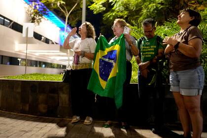 Brasil: Operan al expresidente Bolsonaro por obstrucción intestinal