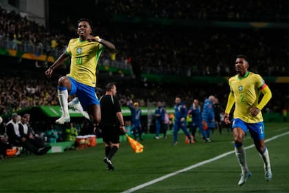 Brasil tiene ventaja para quedarse con los tres puntos frente a Chile, según los pronósticos