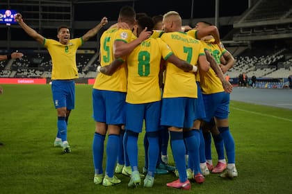Brasil ya está en semifinales, después de trabajar para eliminar a Chile.