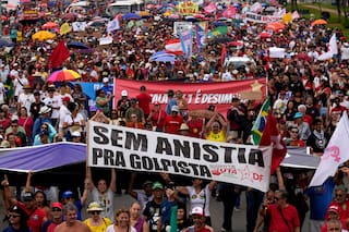 Brasileños protestan contra proyecto de ley que reduciría tiempo en prisión de Bolsonaro