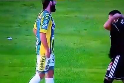 Bravo le ofreció irónicamente la camiseta a Parnisari