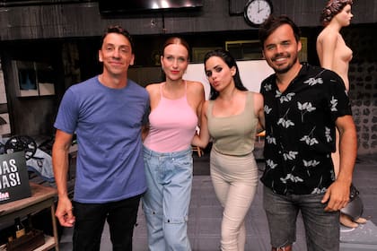 Brenda Gandini, con el elenco de Escape Room en pleno: Gonzalo Suárez, Sofía Morandi y Benjamín Rojas