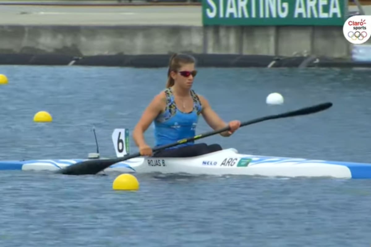 Brenda Rojas, participante en el kayak femenino