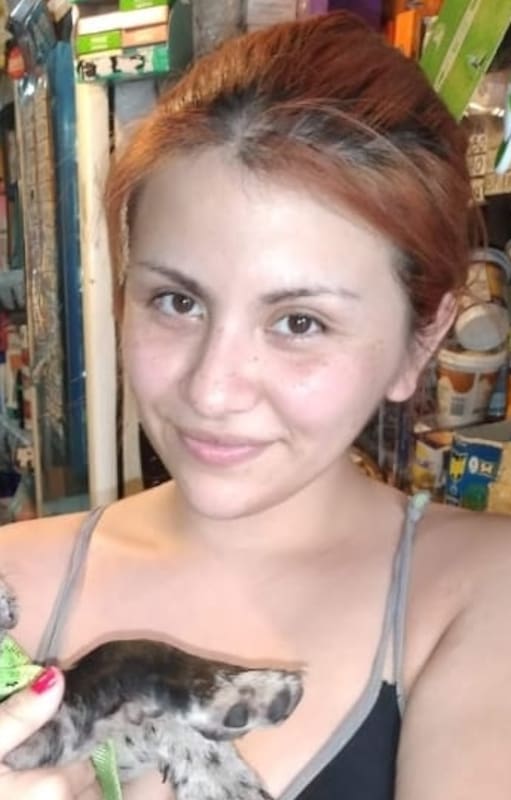Brenda Uliarte, detenida el domingo pasado, trabaja junto a su padre en un kiosco, a pocos metros de su casa, en San Miguel