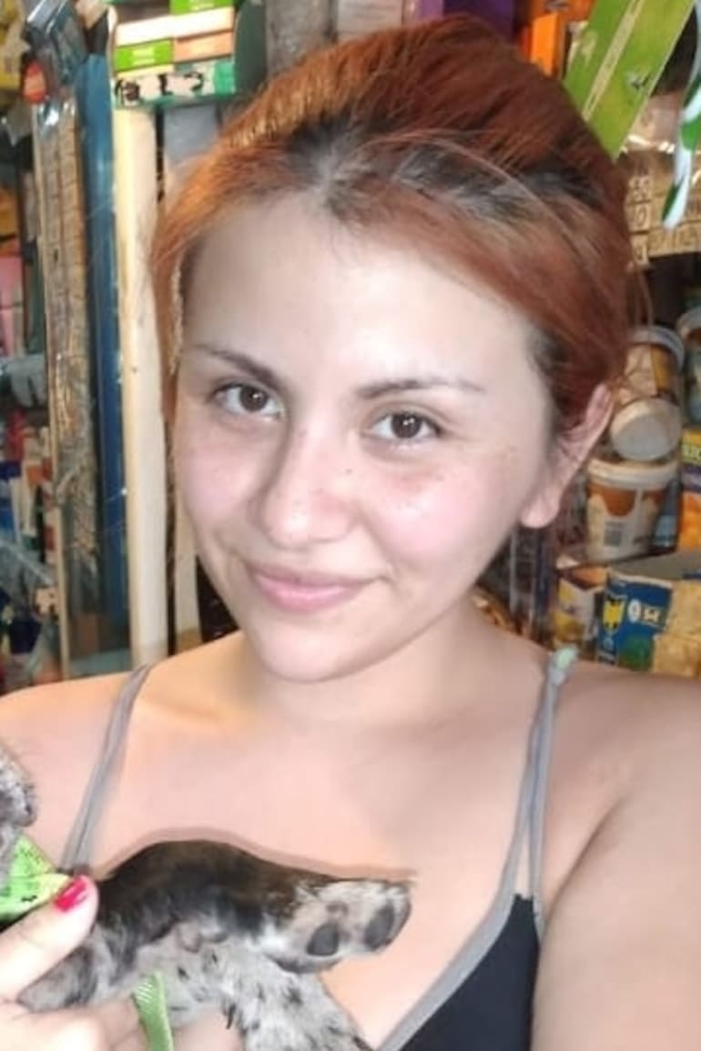 Brenda Uliarte, detenida el domingo pasado, trabaja junto a su padre en un kiosco, a pocos metros de su casa, en San Miguel