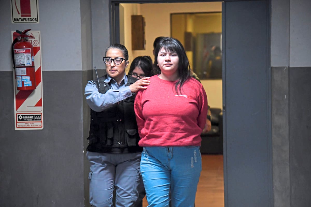 Brenda Uliarte en Comodoro Py, antes de una de las audiencias finales