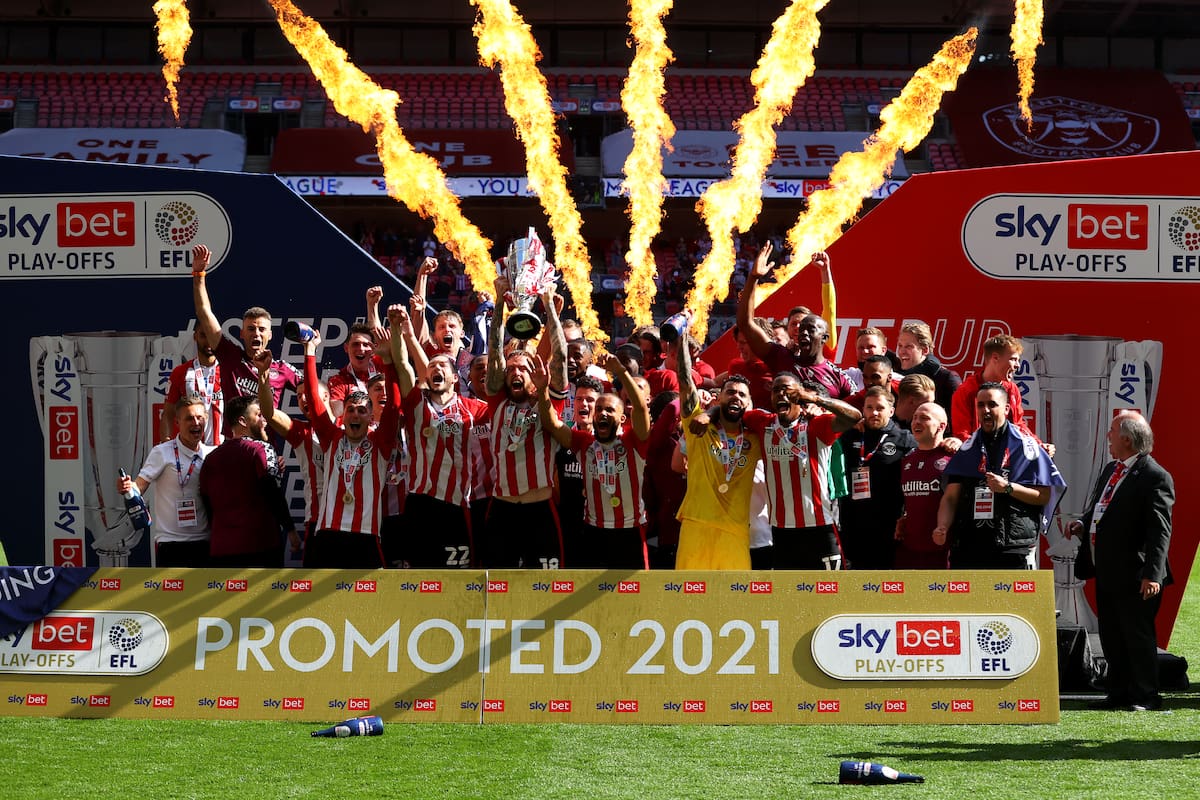 Brentford celebra su ascenso a la Premier League después de 74 años