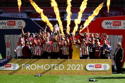 Brentford celebra su ascenso a la Premier League después de 74 años