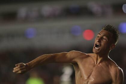 Romero tuvo artitis reumatoidea y un médico le sugirió que no volviera a jugar al fútbol, incluso con riesgo de no poder caminar más; por sí mismo, el delantero dejó de tomar sus pastillas y mejoró.