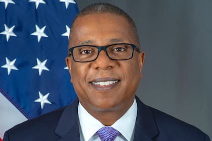 Brian A. Nichols, el actual embajador en Zimbabue, será nomibado como Asistente del Secretario de Estado para el Hemiferio Oeste, según dos fuentes que hablaron con The Associated Press