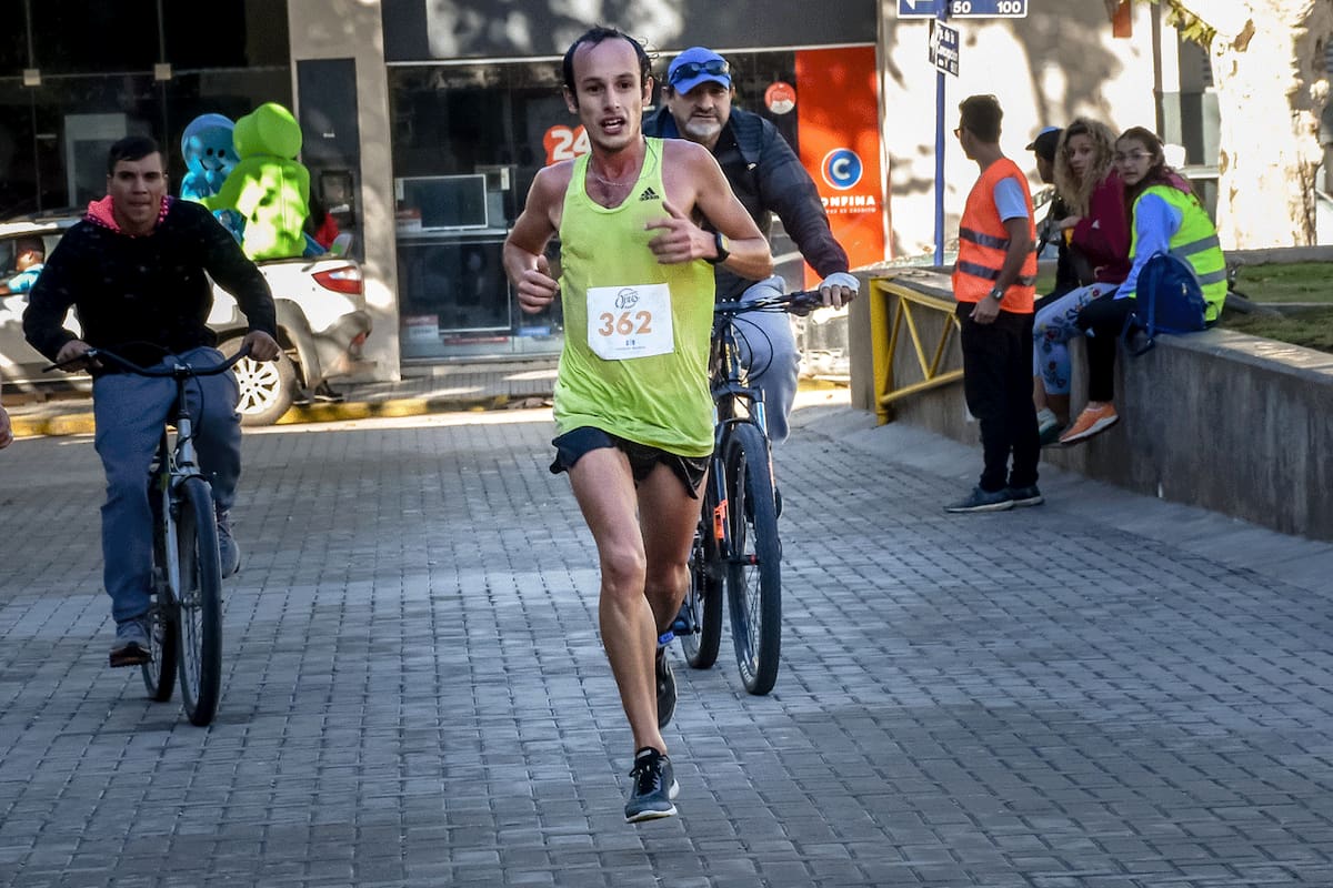 Brian Burgos, liderando una de las tantas carreras que organiza la ciudad de Río Cuarto, Córdoba
