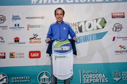 Brian Burgos vive de sus sponsors, una beca municipal y los premios que obtiene en las carreras de calle
