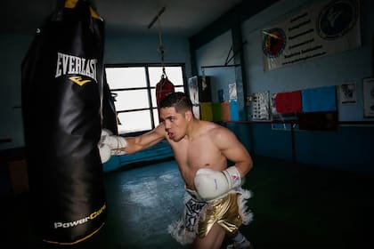 Brian Castaño, de 31 años e invicto en 18 peleas