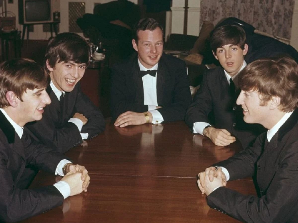 El día que el quinto Beatle logró firmar el contrato más importante de la banda - LA NACION