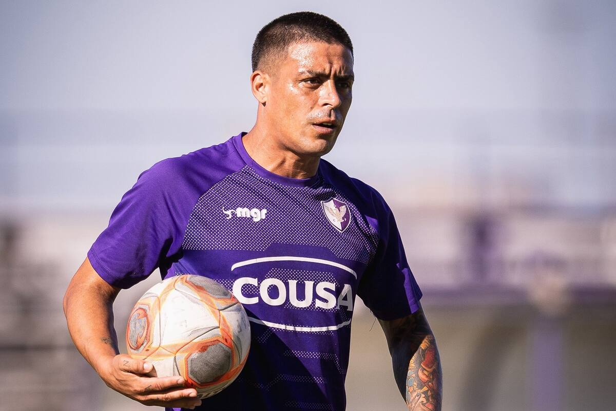 Brian Fernández con la camiseta de Fénix