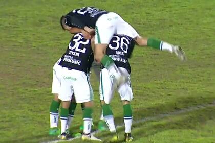 Brian Fernández, otra vez, el héroe de Sarmiento