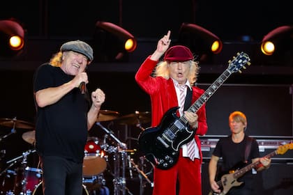Brian Johnson y Angus Young; AC/DC empieza este lunes su serie de tres shows en River Plate