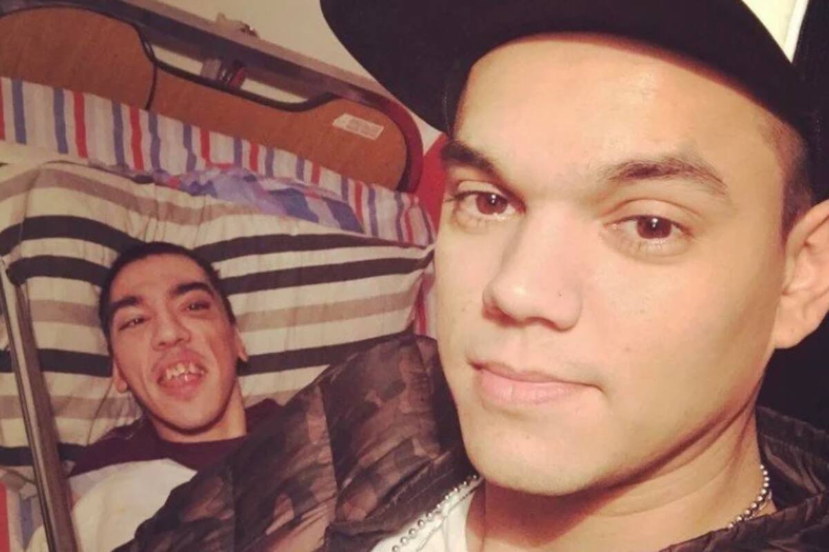 Brian Lanzelotta junto a su hermano Carlos, para quien pidió una vacuna por su discapacidad. Fuente: Instagram.