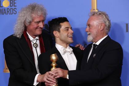 Brian May, Rami Malek y Roger Taylor, en una noche soñada para la película sobre la banda británica Queen