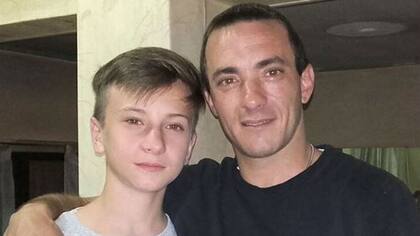 Brian y su papá en una foto familiar