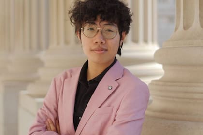 Brian Zhang ahorró US$ 110 mil en tres años y le compró una casa a sus padres
