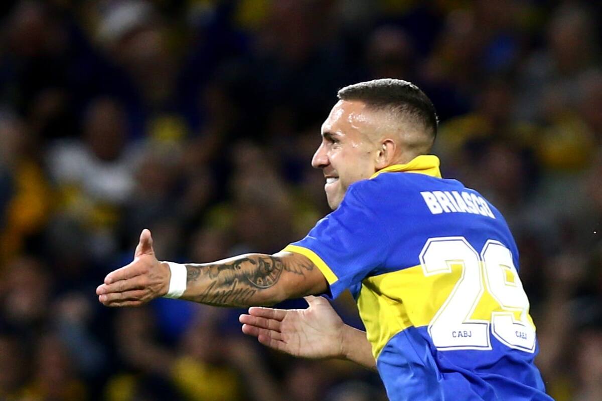Briasco celebra; aseguró el triunfo de Boca al convertir el tercer gol