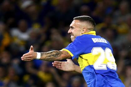 Briasco celebra; aseguró el triunfo de Boca al convertir el tercer gol