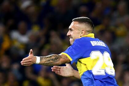 Briasco celebra; aseguró el triunfo de Boca al convertir el tercer gol