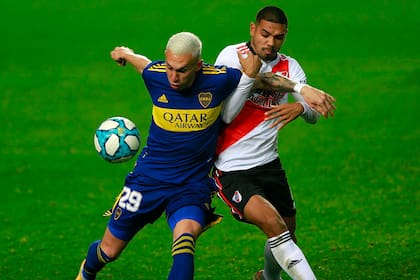 Briasco y Héctor Martínez forcejean en un superclásico muy friccionado