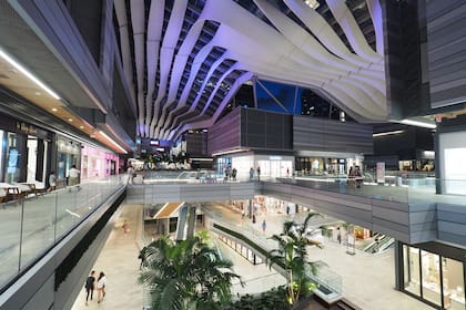 Brickell City Center es el gran protagonista comercial. Allí conviven marcas como: Zara, Apple, Starbucks, Casa Tua, Porsche, Babby Cottons, Rodilla, Victoria Secret, Lululemon, Urban Outfitters, Shake Shack, Tiffany & Co., Louis Vuitton, entre otras.