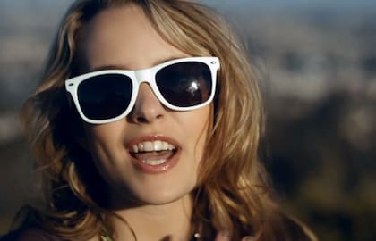 Bridgit visitó los estudios de Disney en Buenos Aires y compartió una escena de Violetta con Tini Stoessel