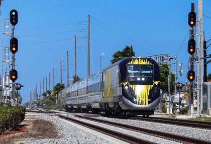 Brightline informó en su sitio web que los trenes en horas pico están alcanzando su capacidad