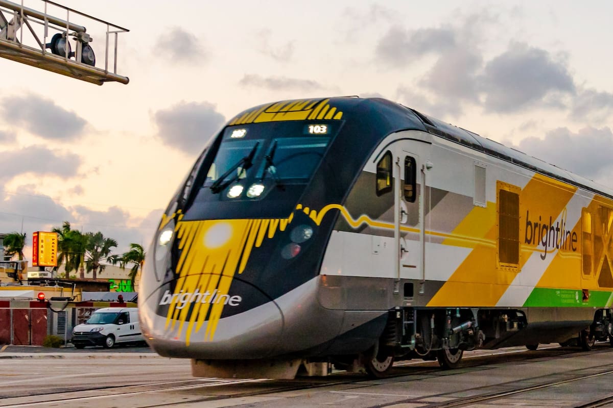 Brightline planea que todas las estaciones de la nueva extensión de Miami a Orlando estén operando completamente para enero de 2023