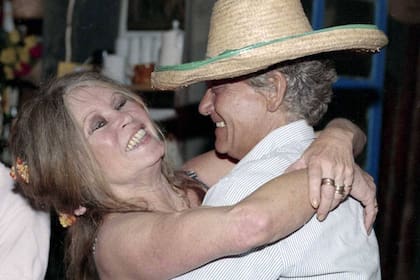 "Brigitte Bardot hizo redactar un documento notarial en el que especificaba que, tras su muerte, cualquier persona que viviera allí debía abandonar La Madrague en un plazo de seis meses", aseguran desde la fundación