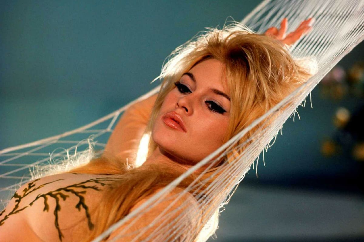 Brigitte Bardot interpreta una de las gemas que se escuchan en la excelente banda de sonido de Killing Eve