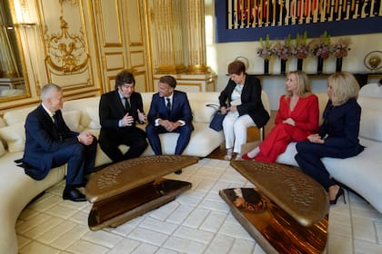 El presidente Javier Milei mantuvo una reunión bilateral con su par de la República Francesa, Emmanuel Macron, en el Palacio del Elíseo. También estuvieron Karina Milei y Brigitte Macron