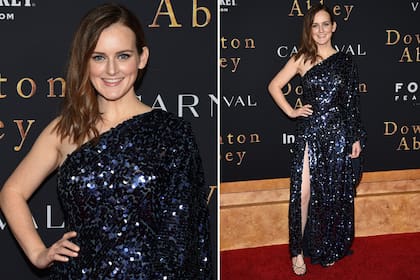 Brillos. La actriz Sophie McShera, que en la serie es Daisy Mason, optó por un vestido, asimétrico, lleno de lentejuelas, color azul noche y con un gran tajo en la falda