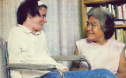 Brimmer junto a su cuidadora, Florencia Sánchez Morales
