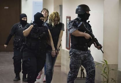 Brisa Amaral, la novia del asesinado Jonatan Funes, en el momento de ser arrestada en abril de 2018