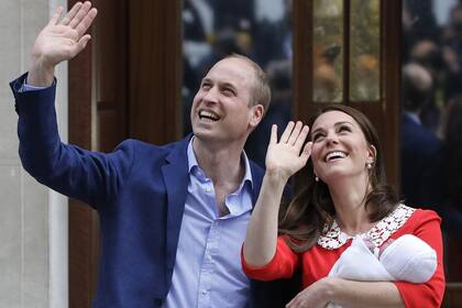 Abril de 2018: los duques de Cambridge, junto al tercero de sus herederos: el príncipe Luis