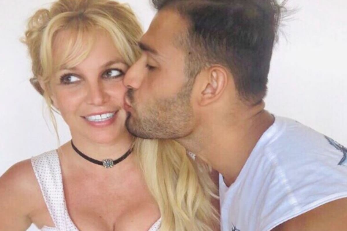 Britney Spears cumplió años y lo celebró junto a su novio, el modelo Sam Asghari. Antes, la cantante estuvo en pareja con otros hombres que conoció gracias a su trabajo: un exmanager, uno de sus bailarines, y hasta un fotógrafo que la acechó durante su crisis de 2007
