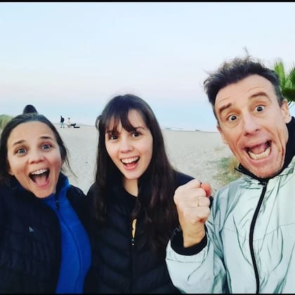 Britos vive en España con su hija Camille y su marido Lionel Campoy