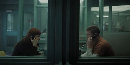 Britt Lower y Sam Worthington, en una escena de la serie Te encontraré, la nueva propuesta de Netflix