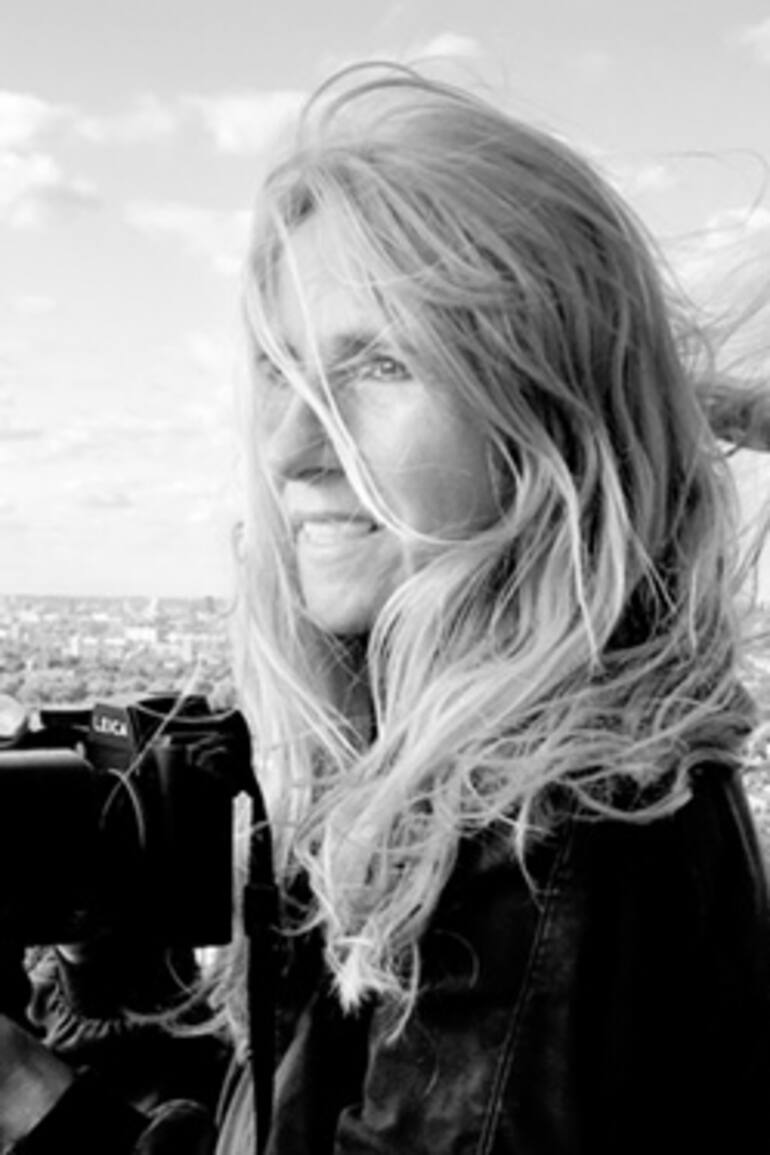 Britta Jaschinskila, la fotoperiodista presentó su muestra: "Naturaleza Muerta"