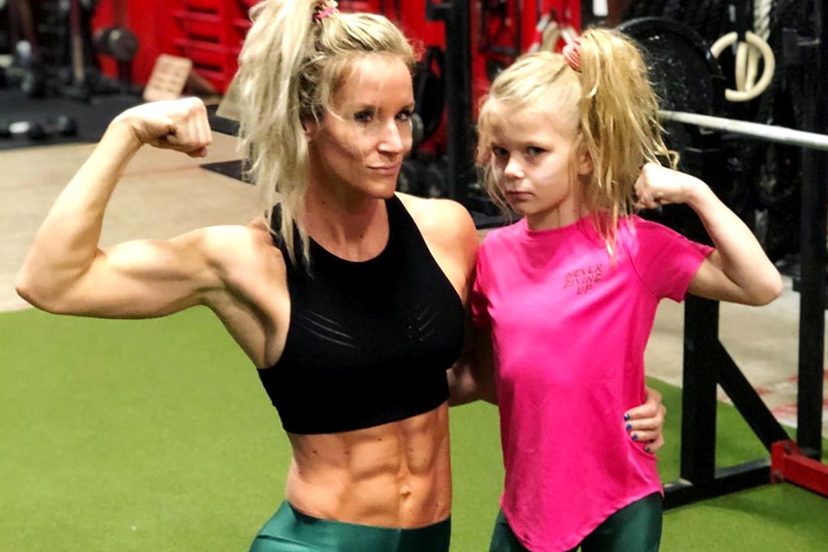 Brodie Bowen con su mamá y entrenadora Jesse.