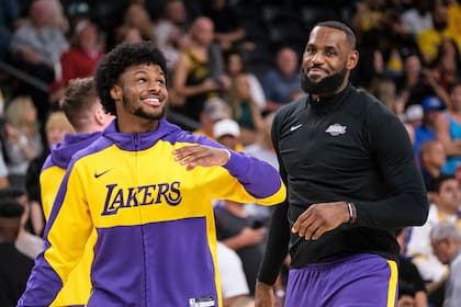 Bronny y LeBron James podrían compartir cancha, siendo el primer dúo de padre e hijo en la NBA