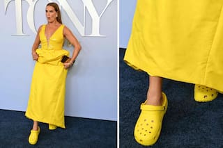 La razón por la que Brooke Shields usó sandalias durante la gala de los Premios Tony