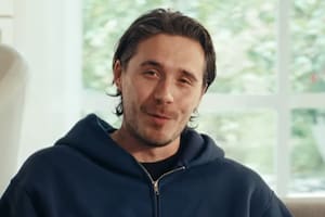 Brooklyn Beckham suma un capítulo en la pelea con sus padres, a través de un comercial