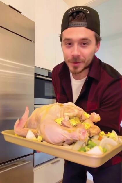 Brooklyn con el pollo al horno al
que su mamá le dio “like” en Instagram