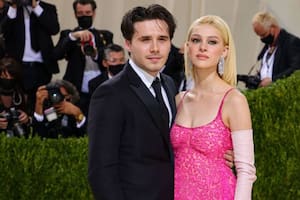 Brooklyn y Nicola en la alfombra roja de la Met Gala